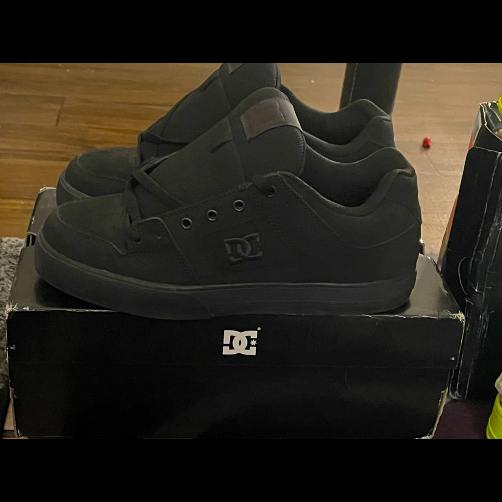 DC shoes brand New size (9)